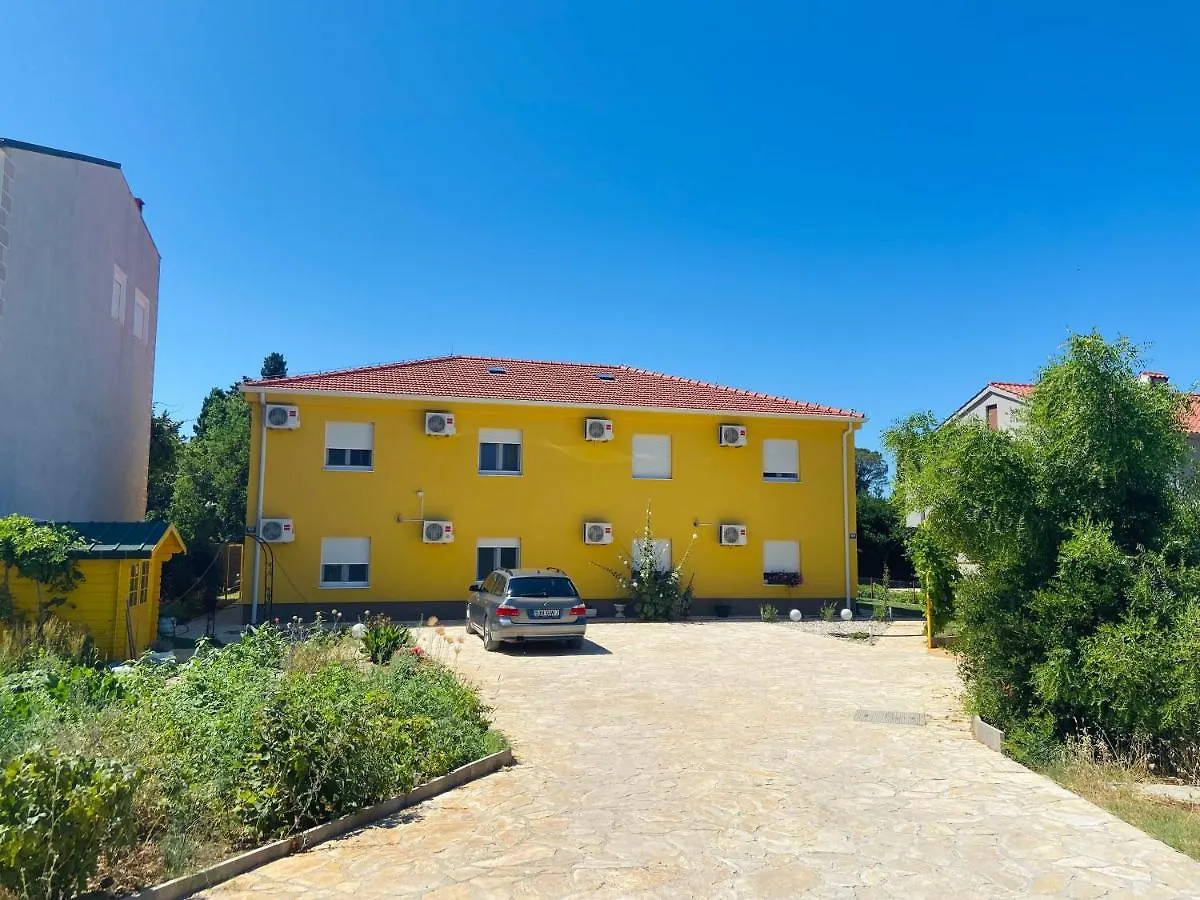 Spacious Apartment Close To The Sea In Split Area Kastela