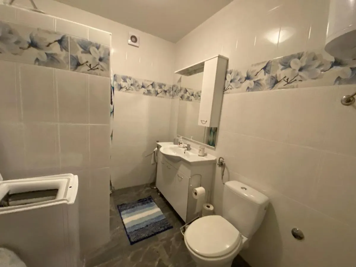 Spacious Apartment Close To The Sea In Split Area Kastela Croatia