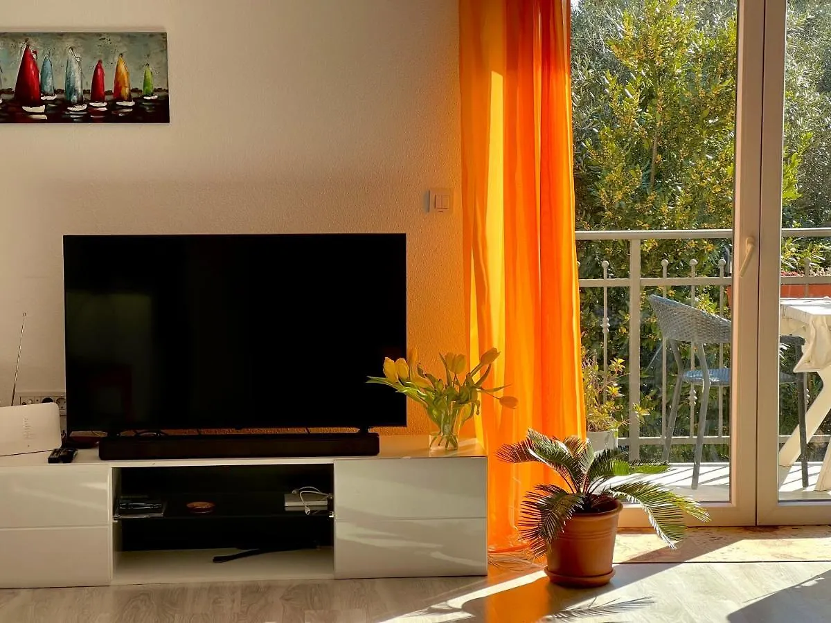Spacious Apartment Close To The Sea In Split Area Kastela