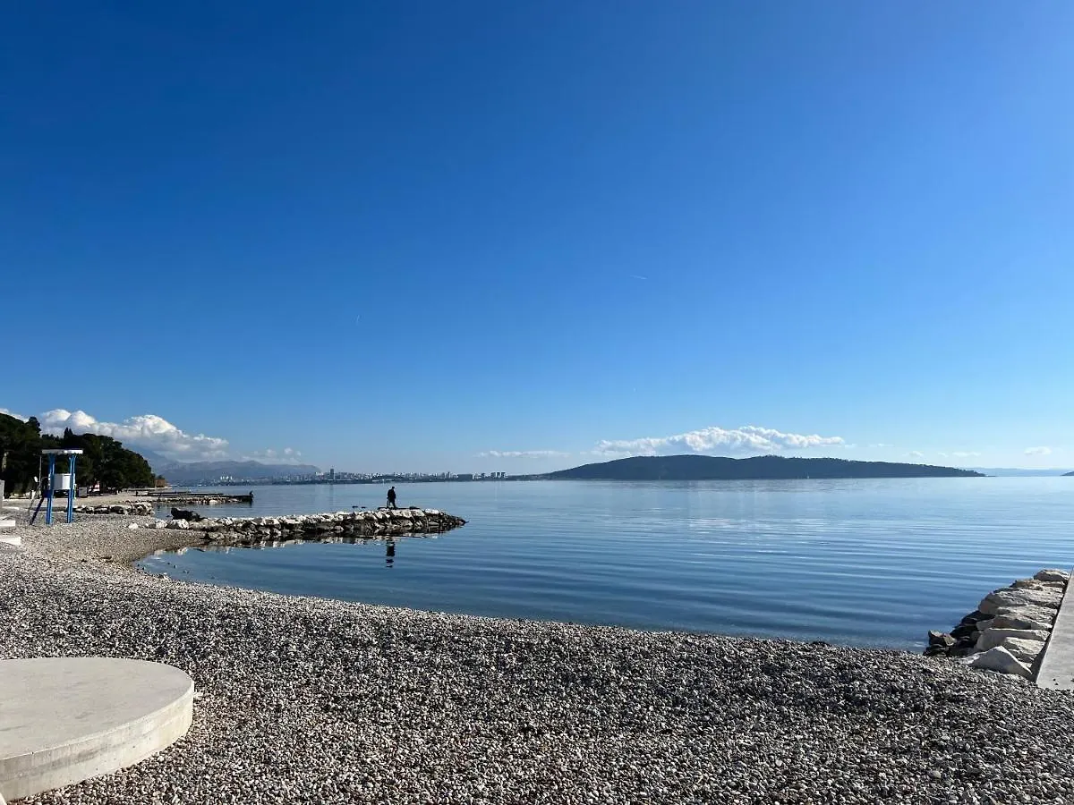 Spacious Apartment Close To The Sea In Split Area Kastela