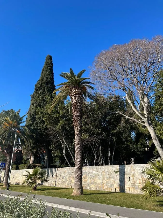 Spacious Apartment Close To The Sea In Split Area Kastela